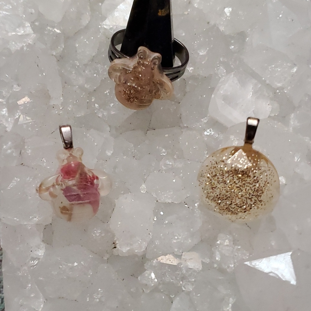 🌞 3 for $30 Honey Bee resin set
